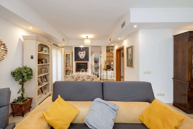 5 quarto Moradia Geminada para venda em Centro, Estepona com piscina garagem - 1 700 000 € (Ref: 9916267)