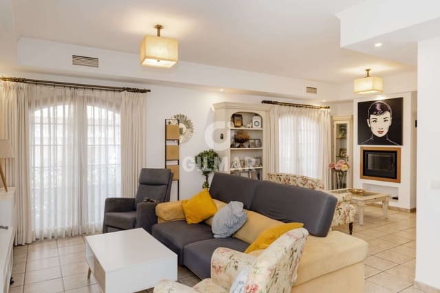 5 quarto Moradia Geminada para venda em Centro, Estepona com piscina garagem - 1 700 000 € (Ref: 9916267)