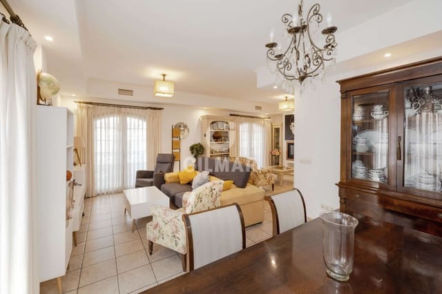 5 quarto Moradia Geminada para venda em Centro, Estepona com piscina garagem - 1 700 000 € (Ref: 9916267)