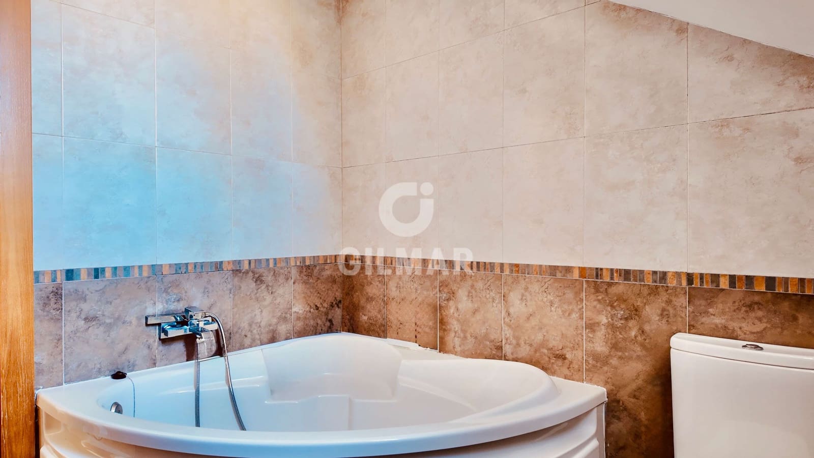 4 slaapkamer Rijtjeshuis te koop in Fuengirola met zwembad - € 690.000 (Ref: 9921514)