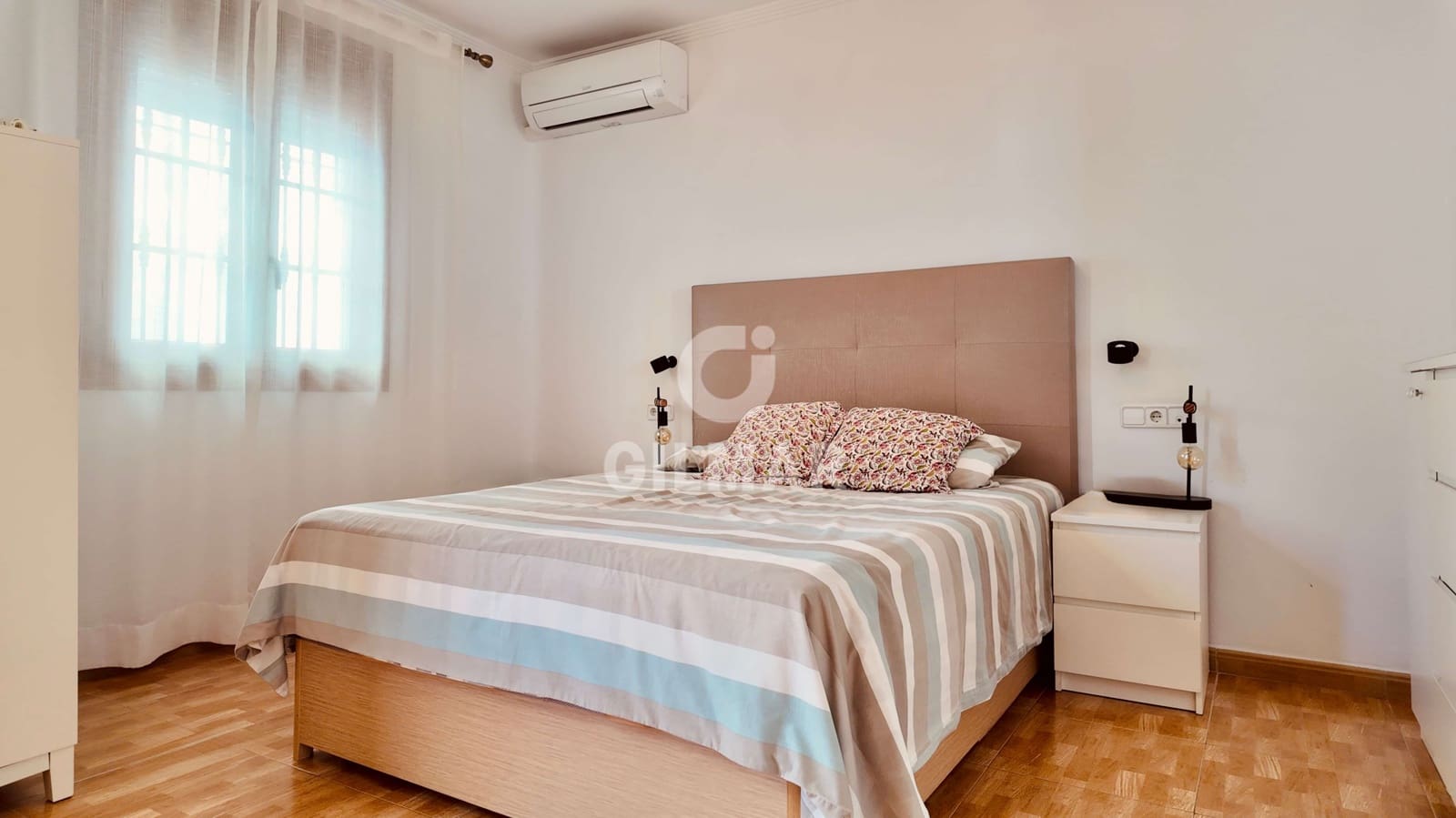 4 slaapkamer Rijtjeshuis te koop in Fuengirola met zwembad - € 690.000 (Ref: 9921514)