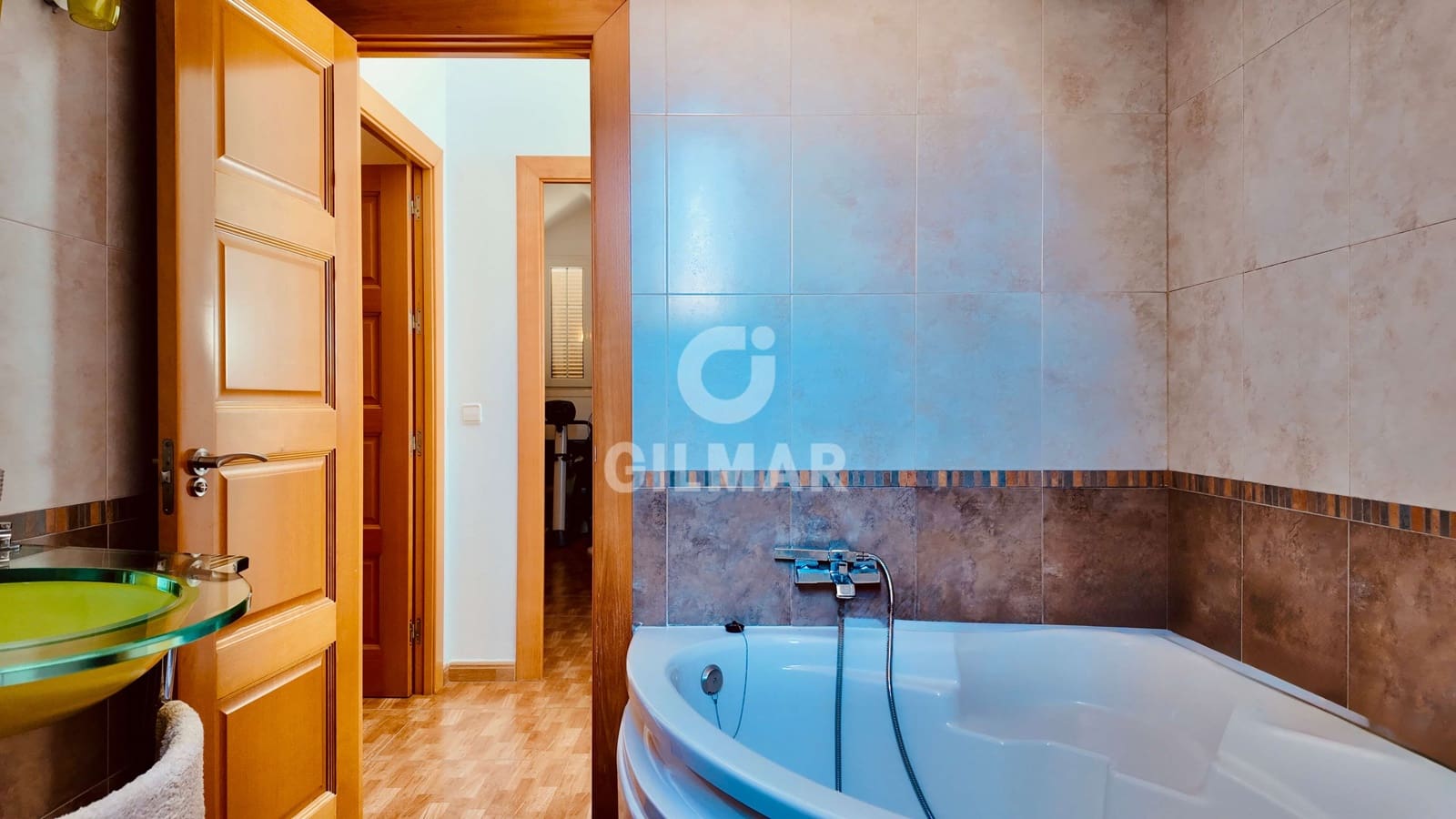 4 slaapkamer Rijtjeshuis te koop in Fuengirola met zwembad - € 690.000 (Ref: 9921514)