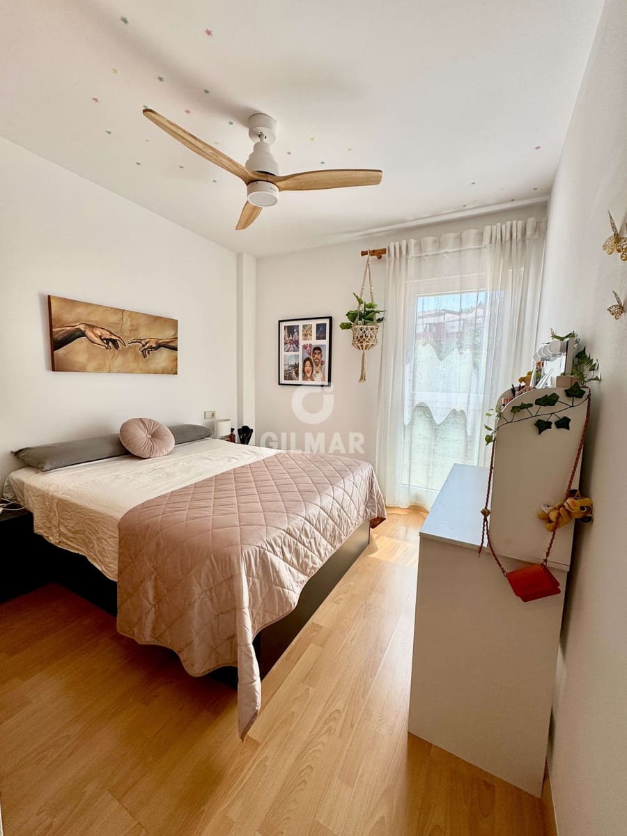 Piso de 2 habitaciones en Benalmadena Costa en venta con piscina - 338.000 € (Ref: 9921516)