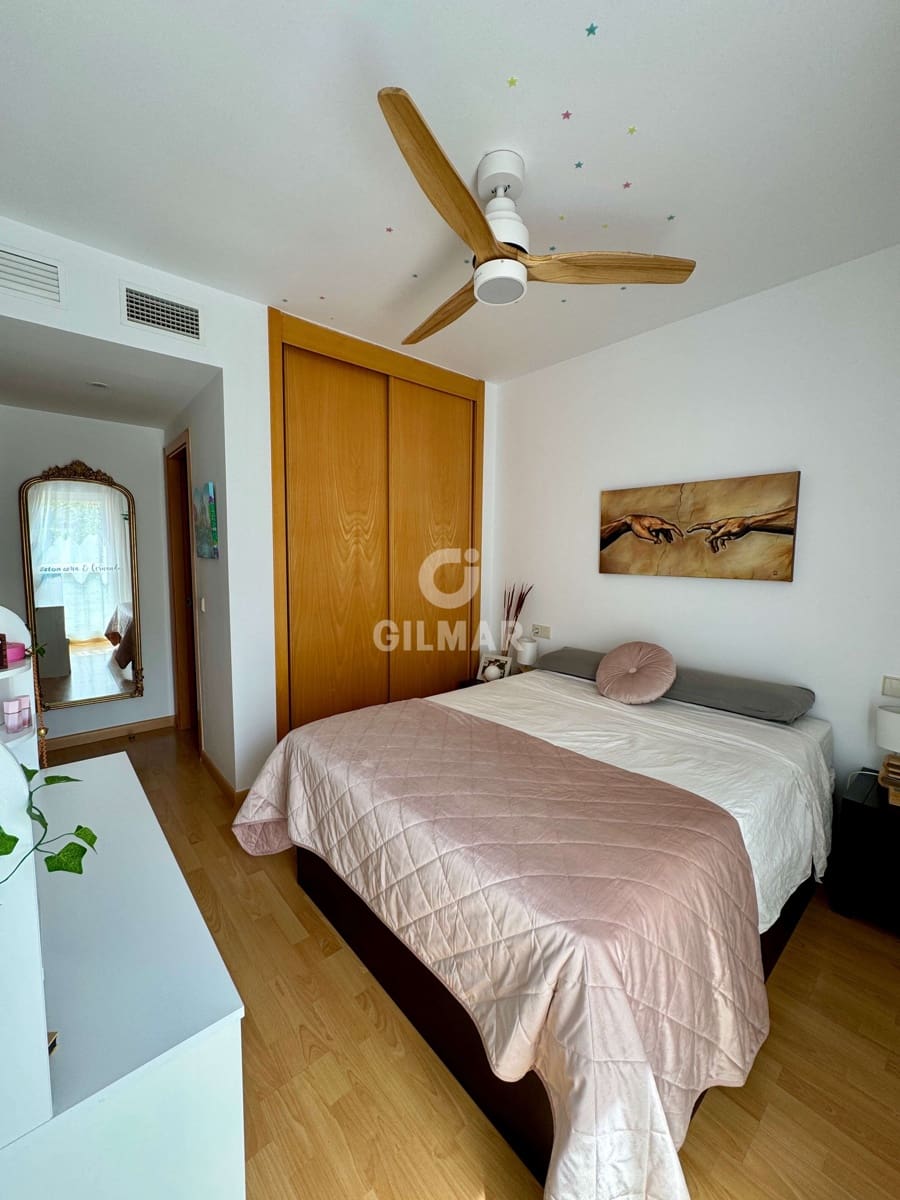 Piso de 2 habitaciones en Benalmadena Costa en venta con piscina - 338.000 € (Ref: 9921516)
