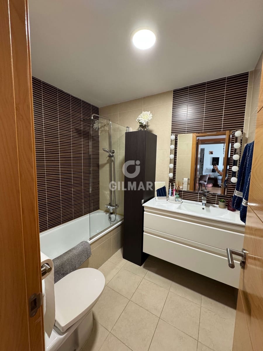 Piso de 2 habitaciones en Benalmadena Costa en venta con piscina - 338.000 € (Ref: 9921516)