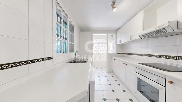 5 makuuhuone Rivitalo myytävänä paikassa Los Boliches , Fuengirola mukana uima-altaan 
autotalli - 490 000 € (Ref: 9921517)