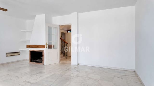 5 makuuhuone Rivitalo myytävänä paikassa Los Boliches , Fuengirola mukana uima-altaan 
autotalli - 490 000 € (Ref: 9921517)
