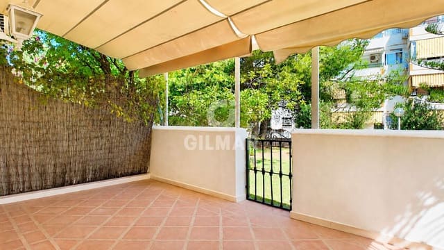 5 makuuhuone Rivitalo myytävänä paikassa Los Boliches , Fuengirola mukana uima-altaan 
autotalli - 490 000 € (Ref: 9921517)