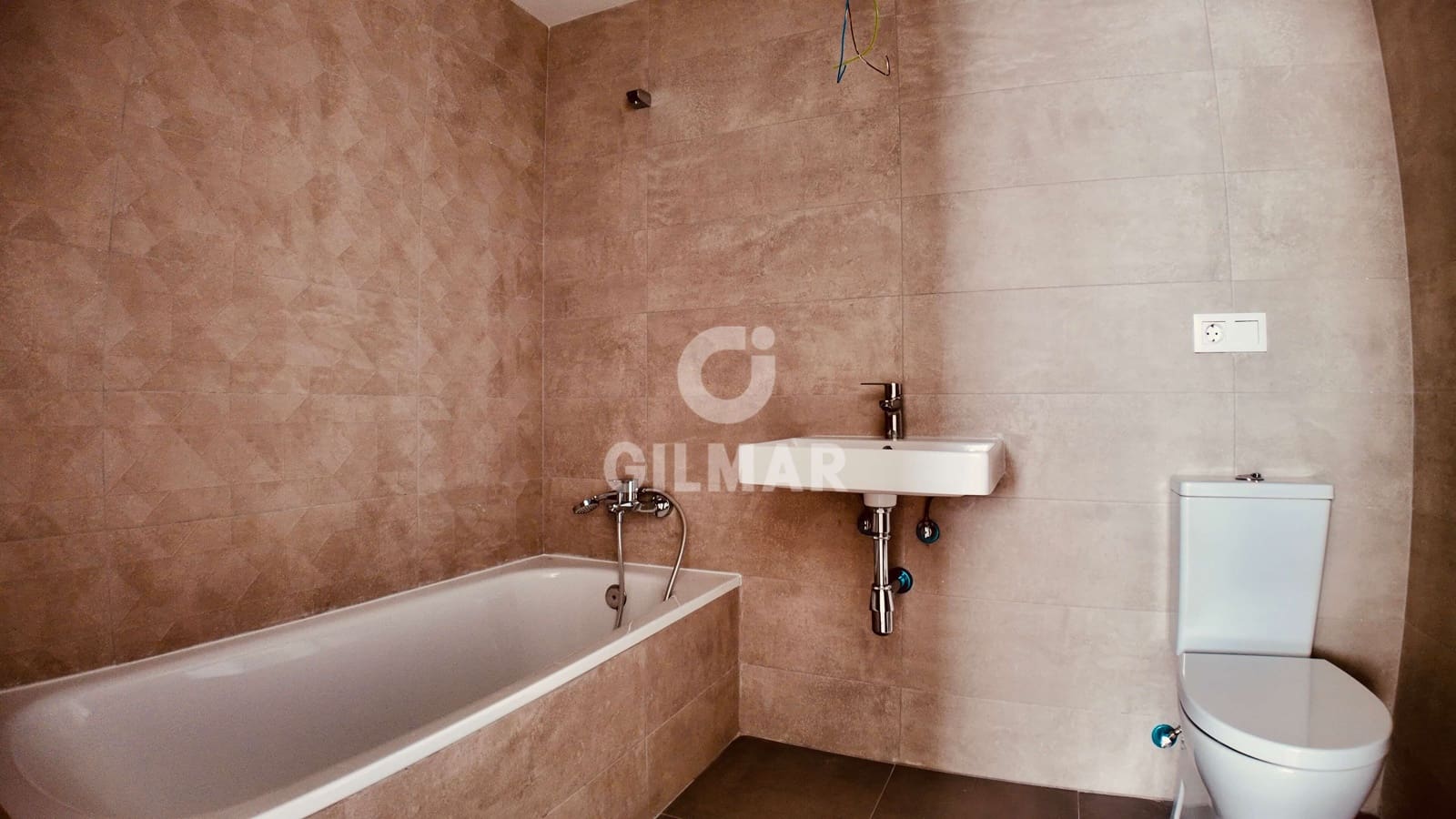 2 soverom Leilighet til salgs i Fuengirola med svømmebasseng garasje - € 289 000 (Ref: 9921523)
