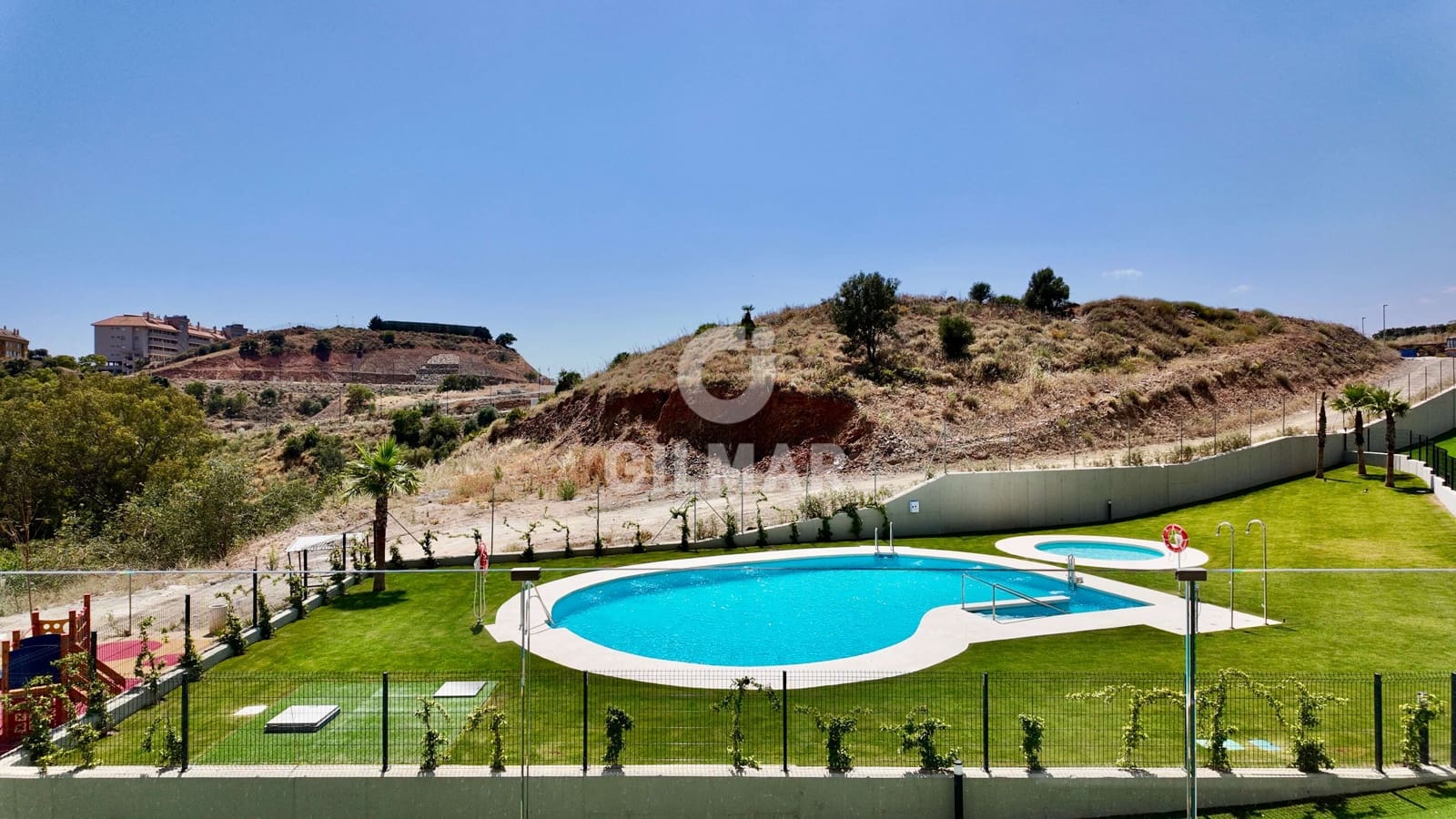 2 soverom Leilighet til salgs i Fuengirola med svømmebasseng garasje - € 289 000 (Ref: 9921523)