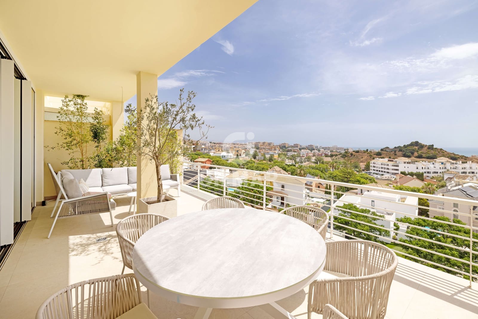 4 soveværelse Lejlighed til salg i Torrequebrada med swimmingpool garage - € 1.090.000 (Ref: 9921528)