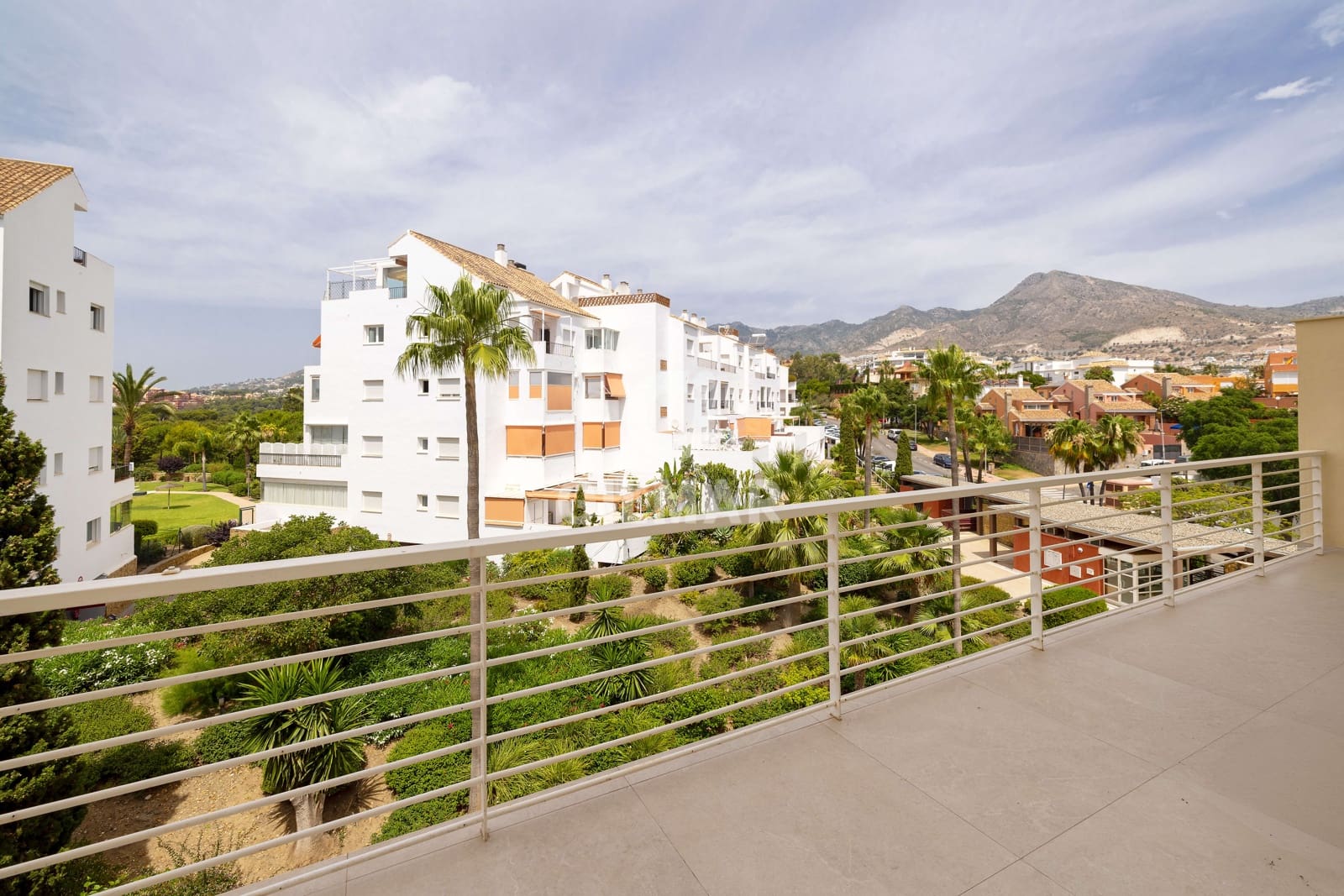 4 soveværelse Lejlighed til salg i Torrequebrada med swimmingpool garage - € 1.090.000 (Ref: 9921528)