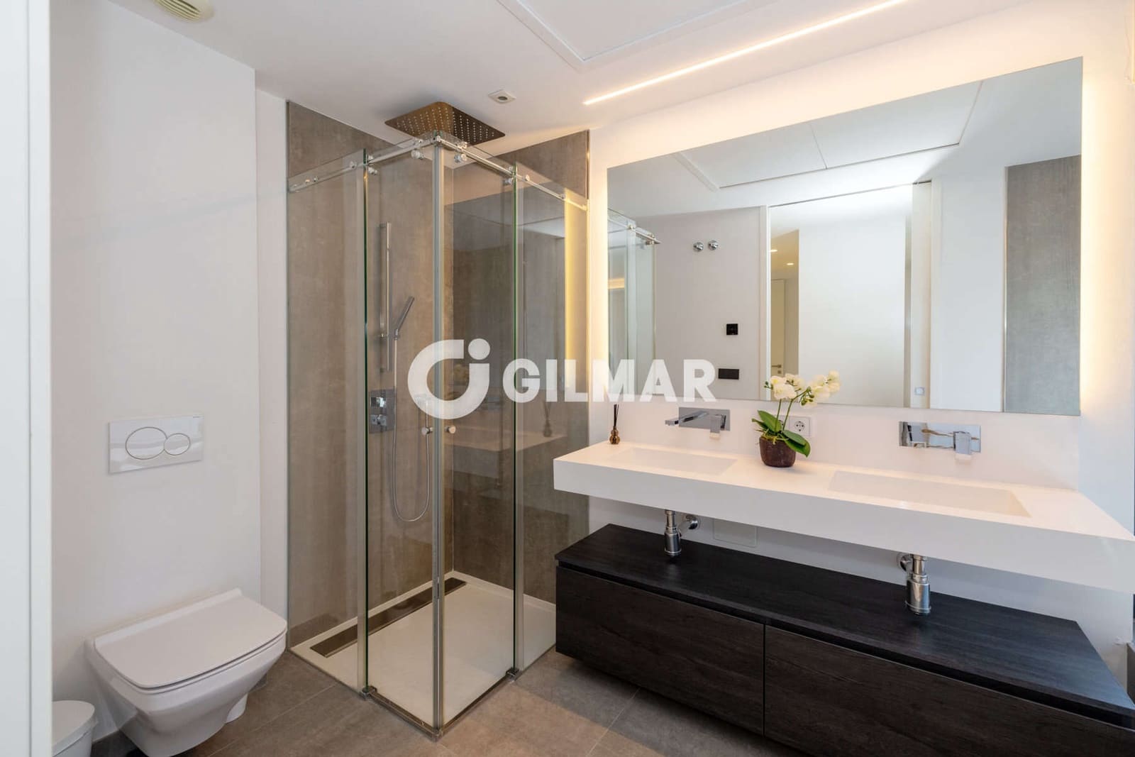 4 bedroom Semi-detached Villa for sale in Estepona with pool garage - € 3,690,000 (Ref: 9922889)