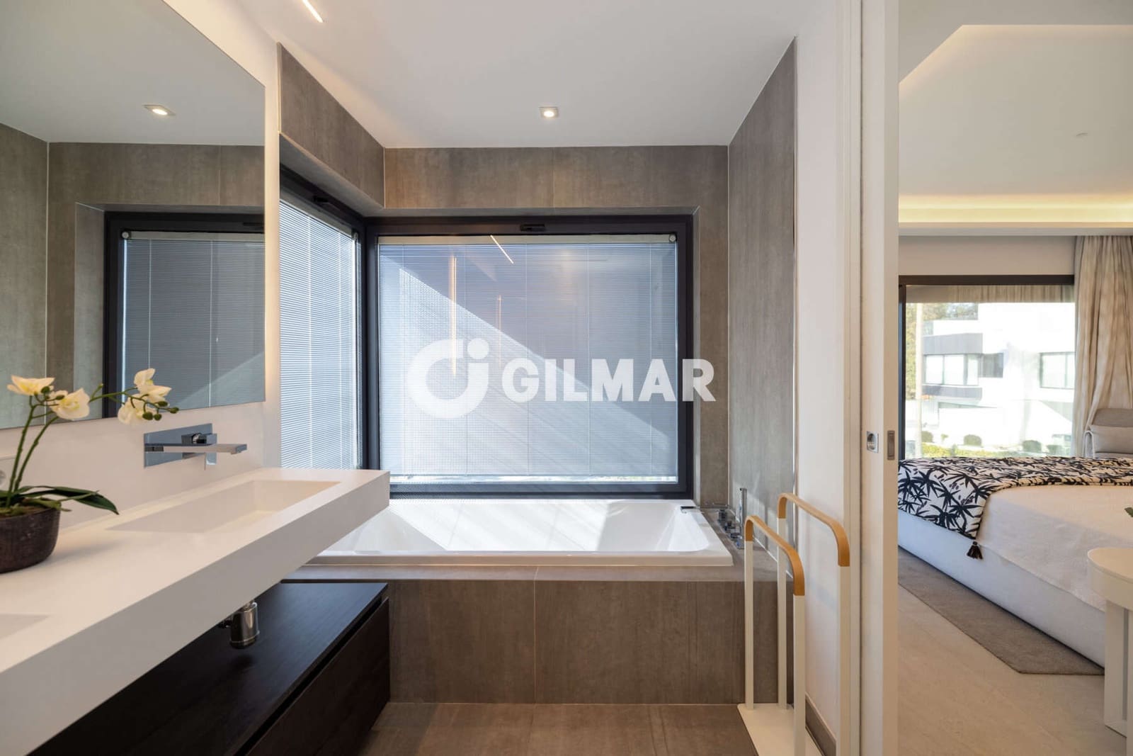 4 bedroom Semi-detached Villa for sale in Estepona with pool garage - € 3,690,000 (Ref: 9922889)