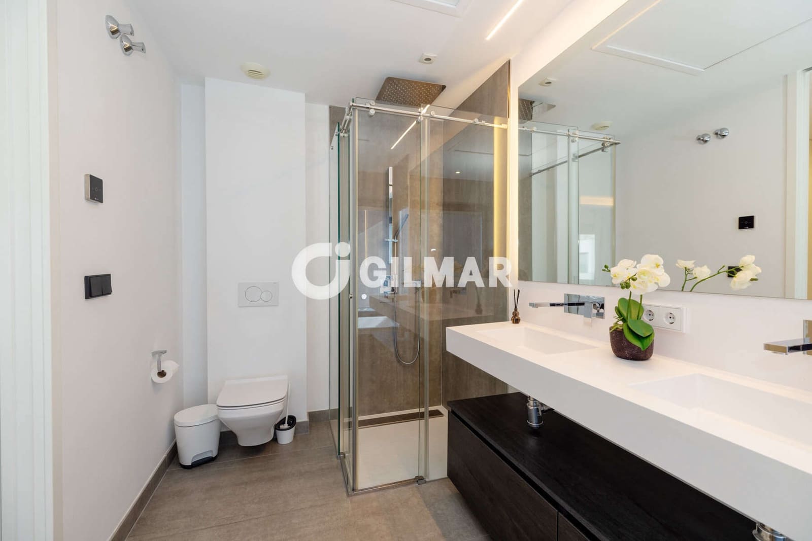 4 bedroom Semi-detached Villa for sale in Estepona with pool garage - € 3,690,000 (Ref: 9922889)