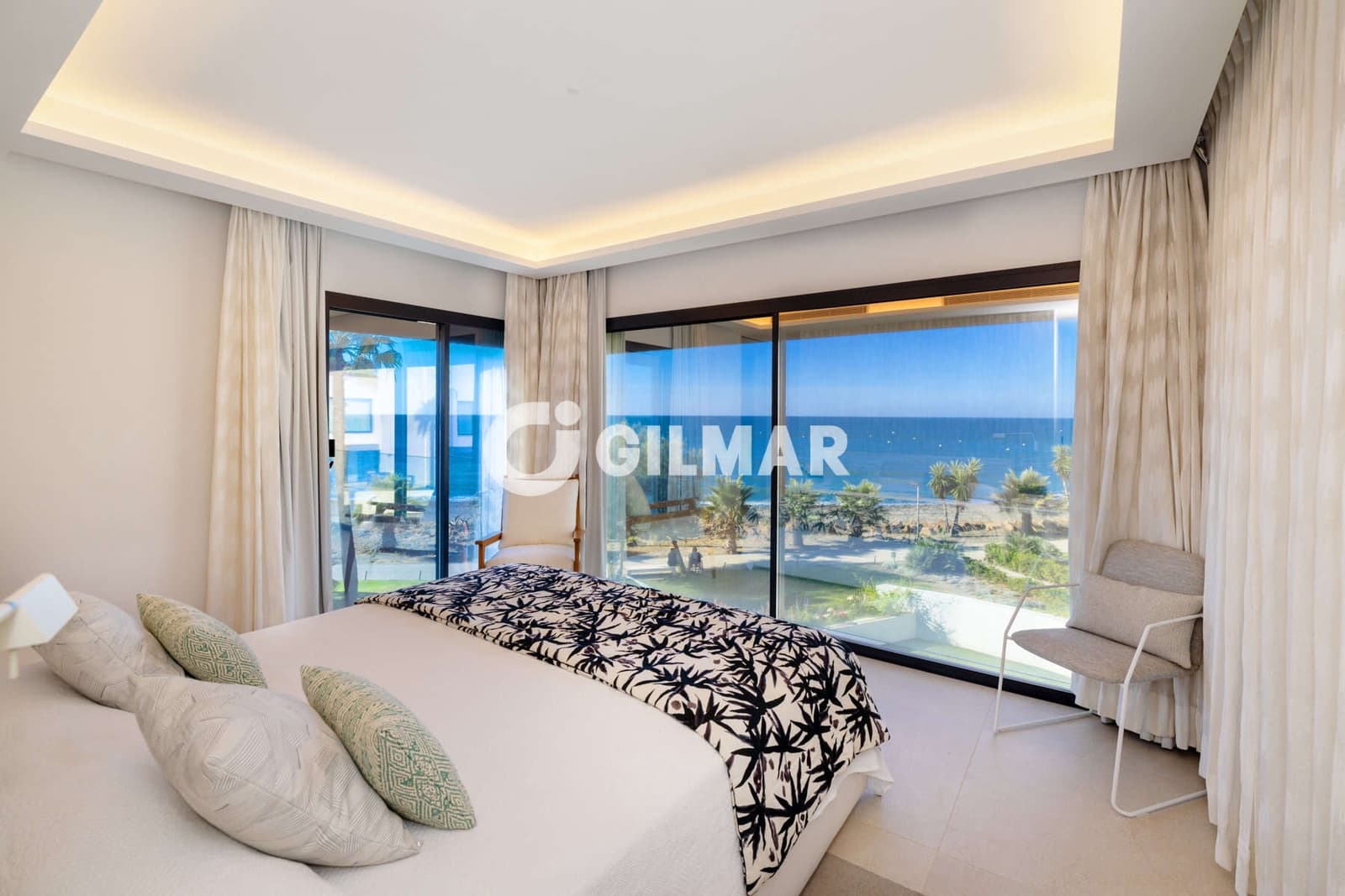 4 bedroom Semi-detached Villa for sale in Estepona with pool garage - € 3,690,000 (Ref: 9922889)