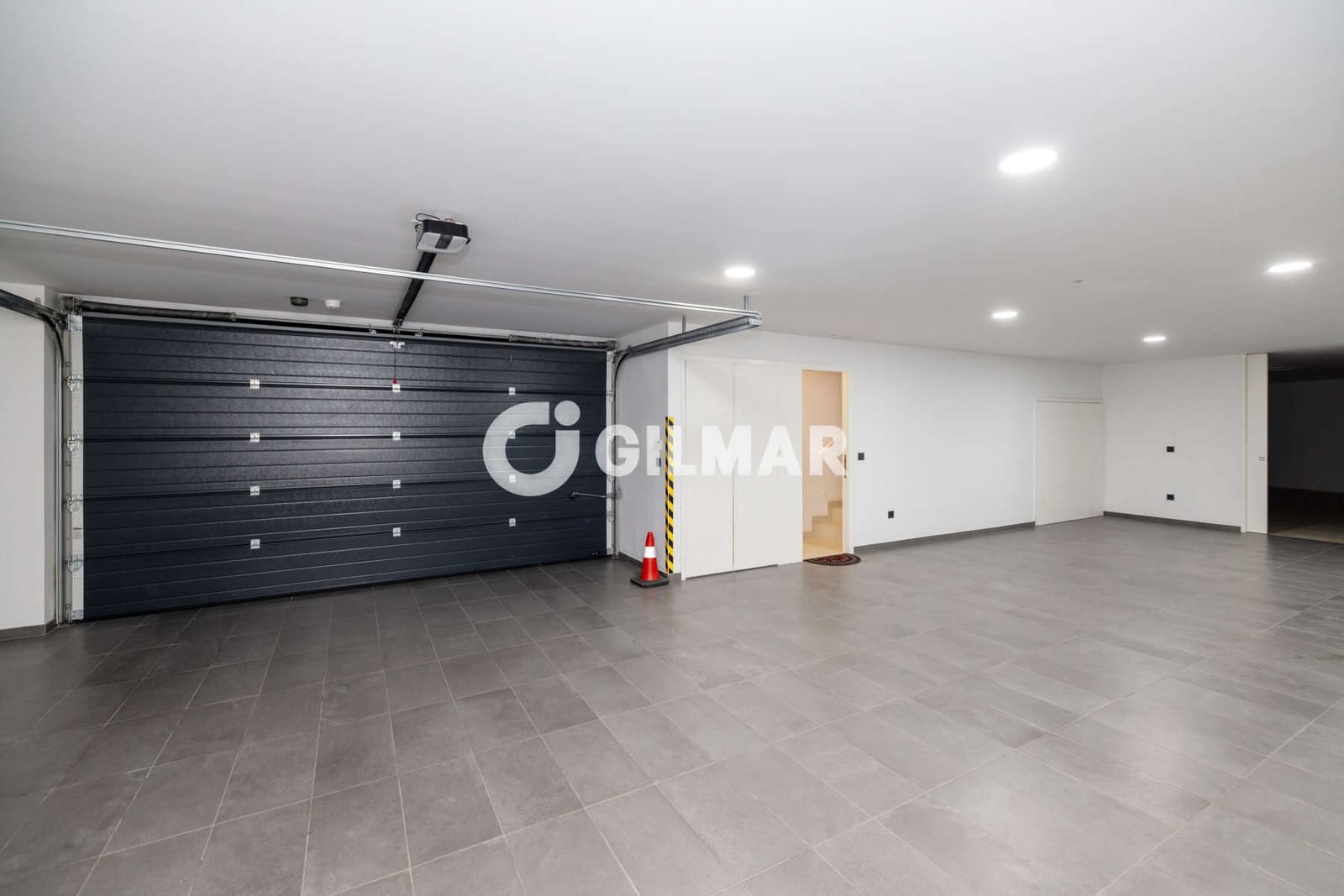 4 bedroom Semi-detached Villa for sale in Estepona with pool garage - € 3,690,000 (Ref: 9922889)