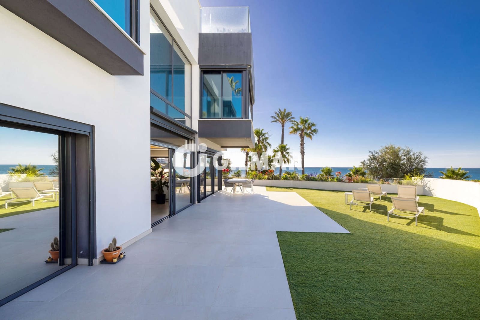 4 bedroom Semi-detached Villa for sale in Estepona with pool garage - € 3,690,000 (Ref: 9922889)