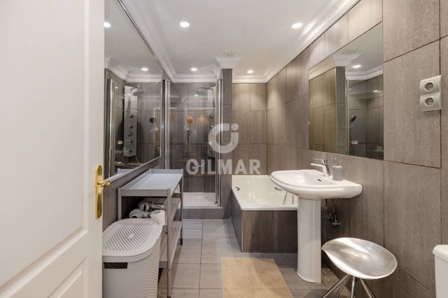1 bedroom Flat for sale in Puerto Banus, Marbella with pool - € 260,000 (Ref: 9932414)