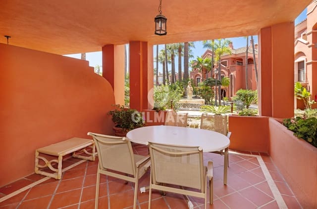 2 makuuhuone Asunto myytävänä paikassa Nueva Andalucía Centro, Marbella mukana uima-altaan 
autotalli - 825 000 € (Ref: 9932417)
