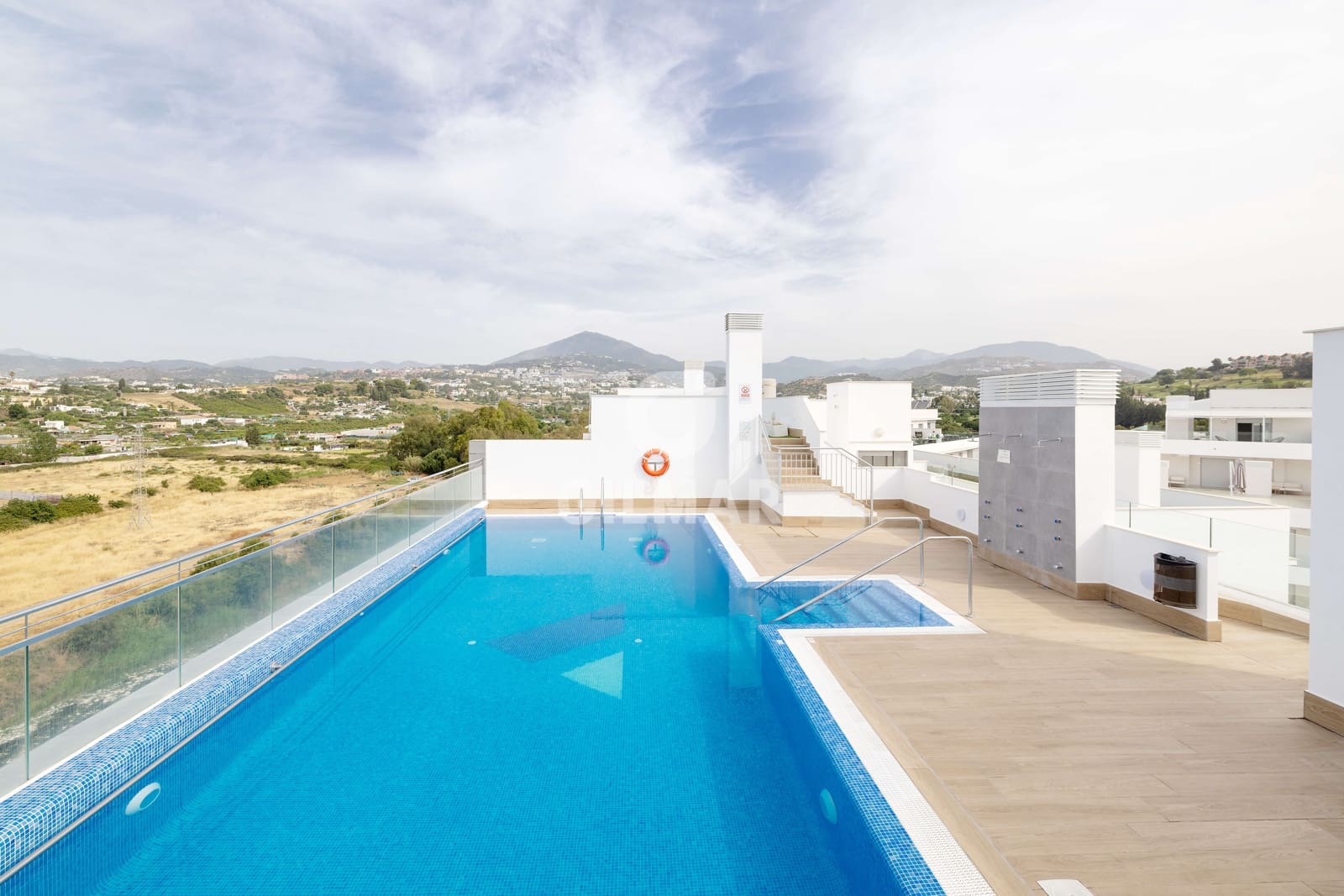 3 soverom Leilighet til salgs i Nueva Andalucia med svømmebasseng garasje - € 495 000 (Ref: 9932418)