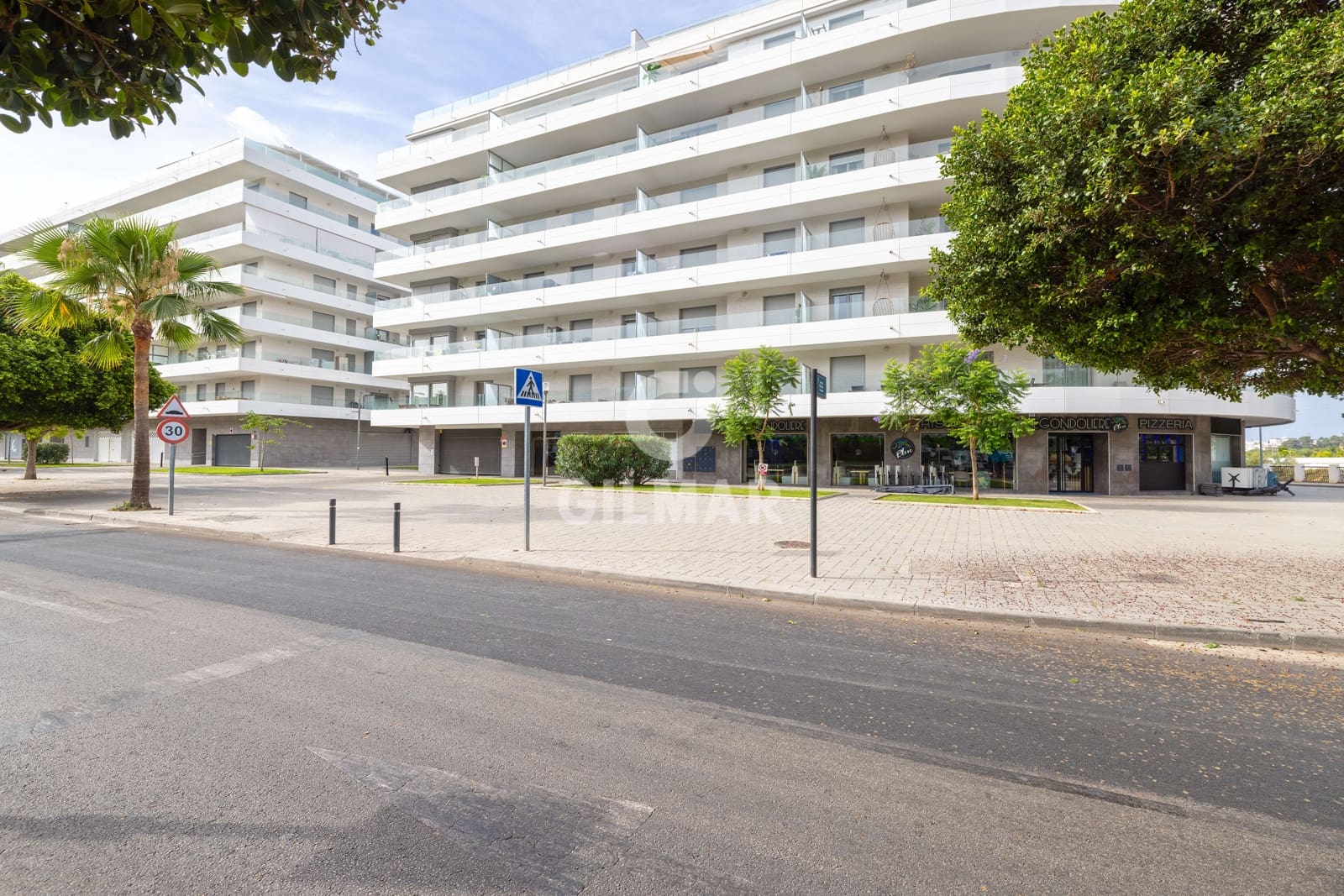 3 soverom Leilighet til salgs i Nueva Andalucia med svømmebasseng garasje - € 495 000 (Ref: 9932418)