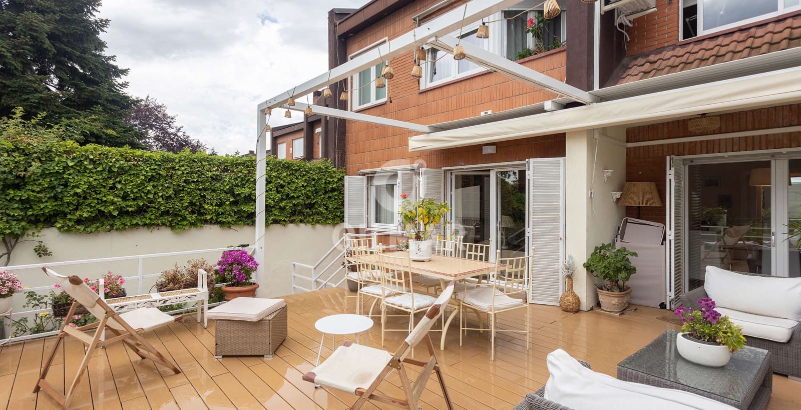 5 makuuhuone Rivitalo myytävänä paikassa Majadahonda mukana uima-altaan - 1 490 000 € (Ref: 9935138)