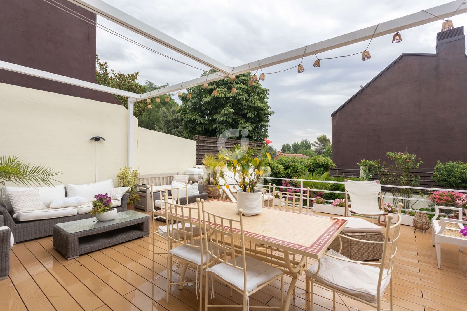 5 makuuhuone Rivitalo myytävänä paikassa Majadahonda mukana uima-altaan - 1 490 000 € (Ref: 9935138)
