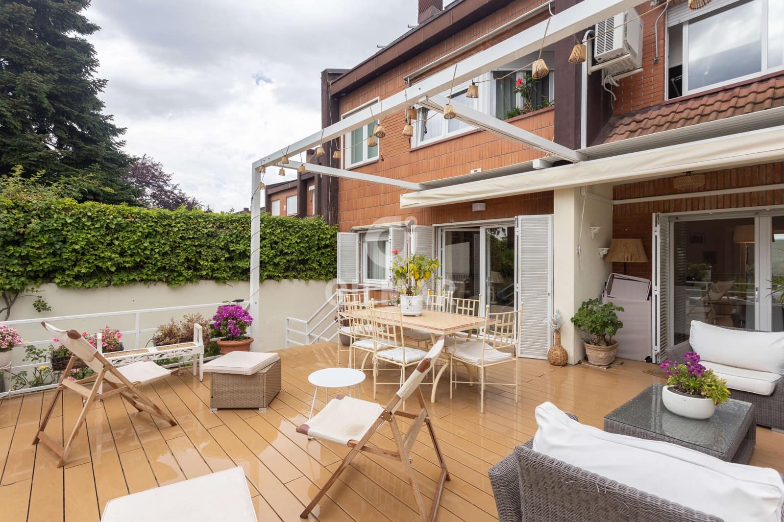 5 makuuhuone Rivitalo myytävänä paikassa Majadahonda mukana uima-altaan - 1 490 000 € (Ref: 9935138)