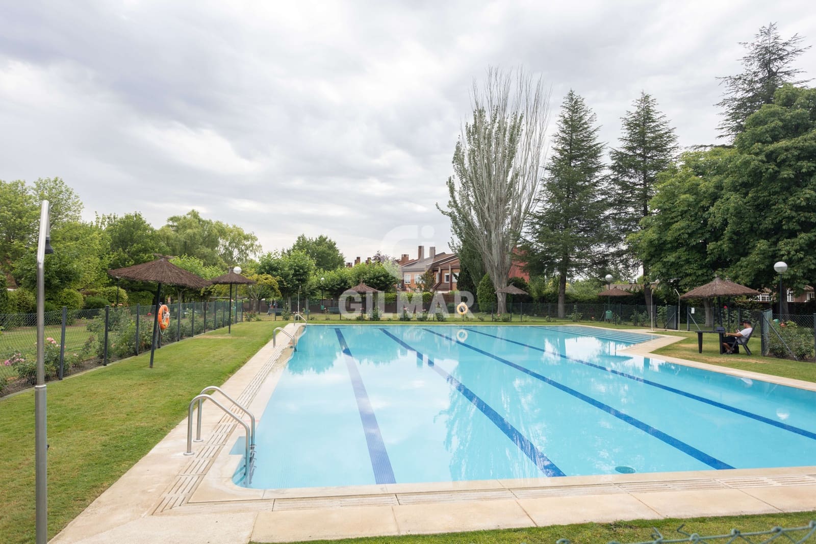 5 makuuhuone Rivitalo myytävänä paikassa Majadahonda mukana uima-altaan - 1 490 000 € (Ref: 9935138)