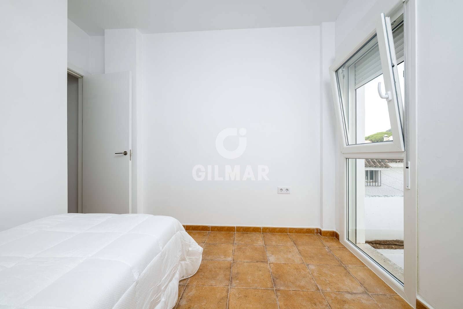 2 slaapkamer Flat te koop in Los Canos de Meca met zwembad garage - € 330.000 (Ref: 9935300)