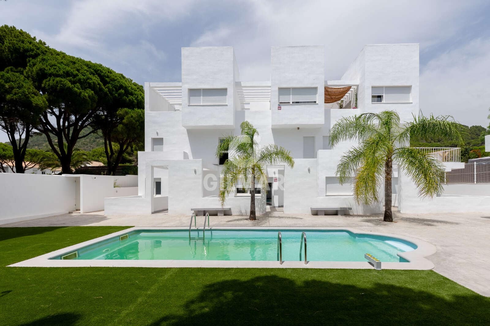 2 slaapkamer Flat te koop in Los Canos de Meca met zwembad garage - € 330.000 (Ref: 9935300)