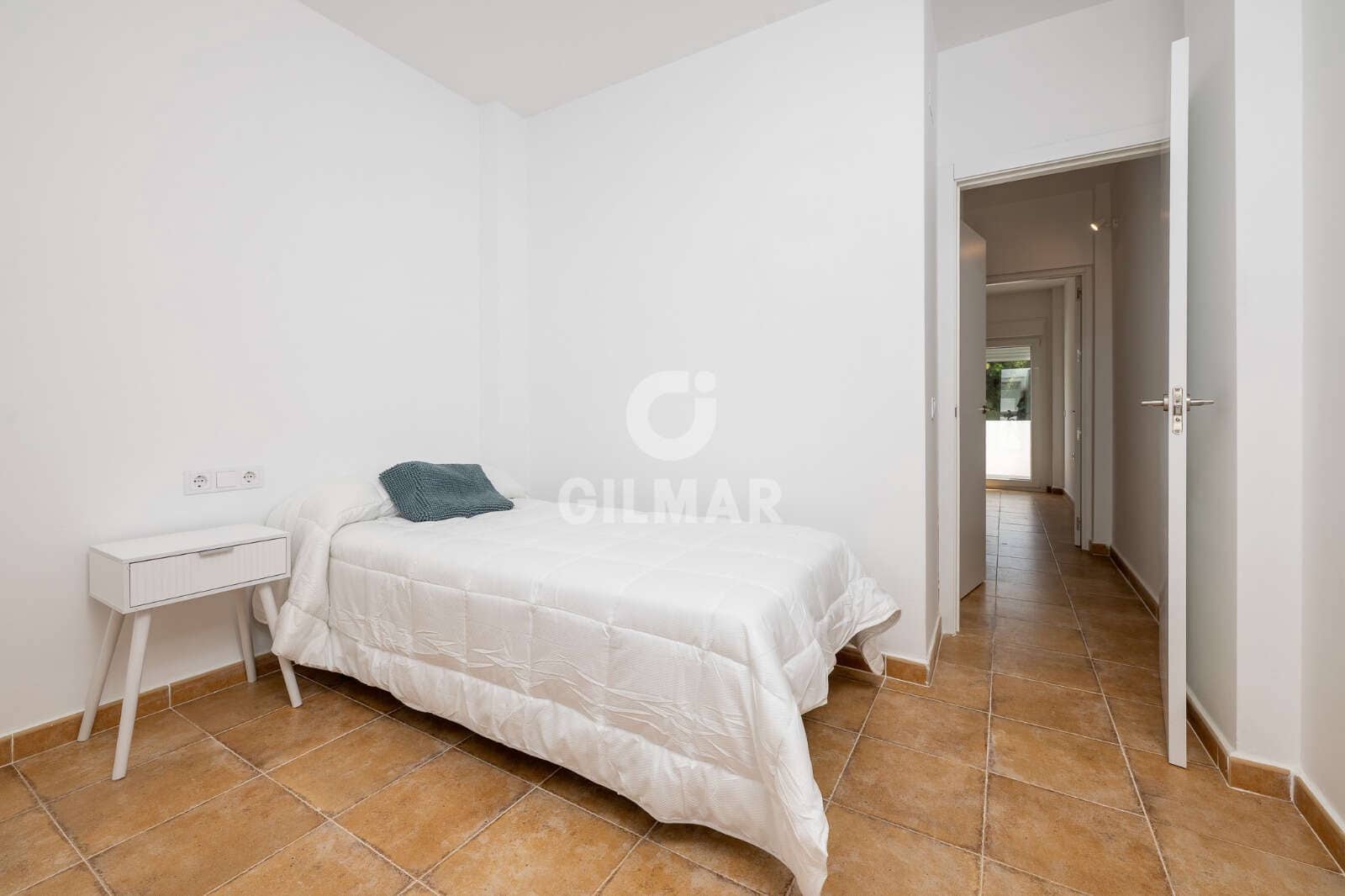 2 slaapkamer Flat te koop in Los Canos de Meca met zwembad garage - € 330.000 (Ref: 9935300)