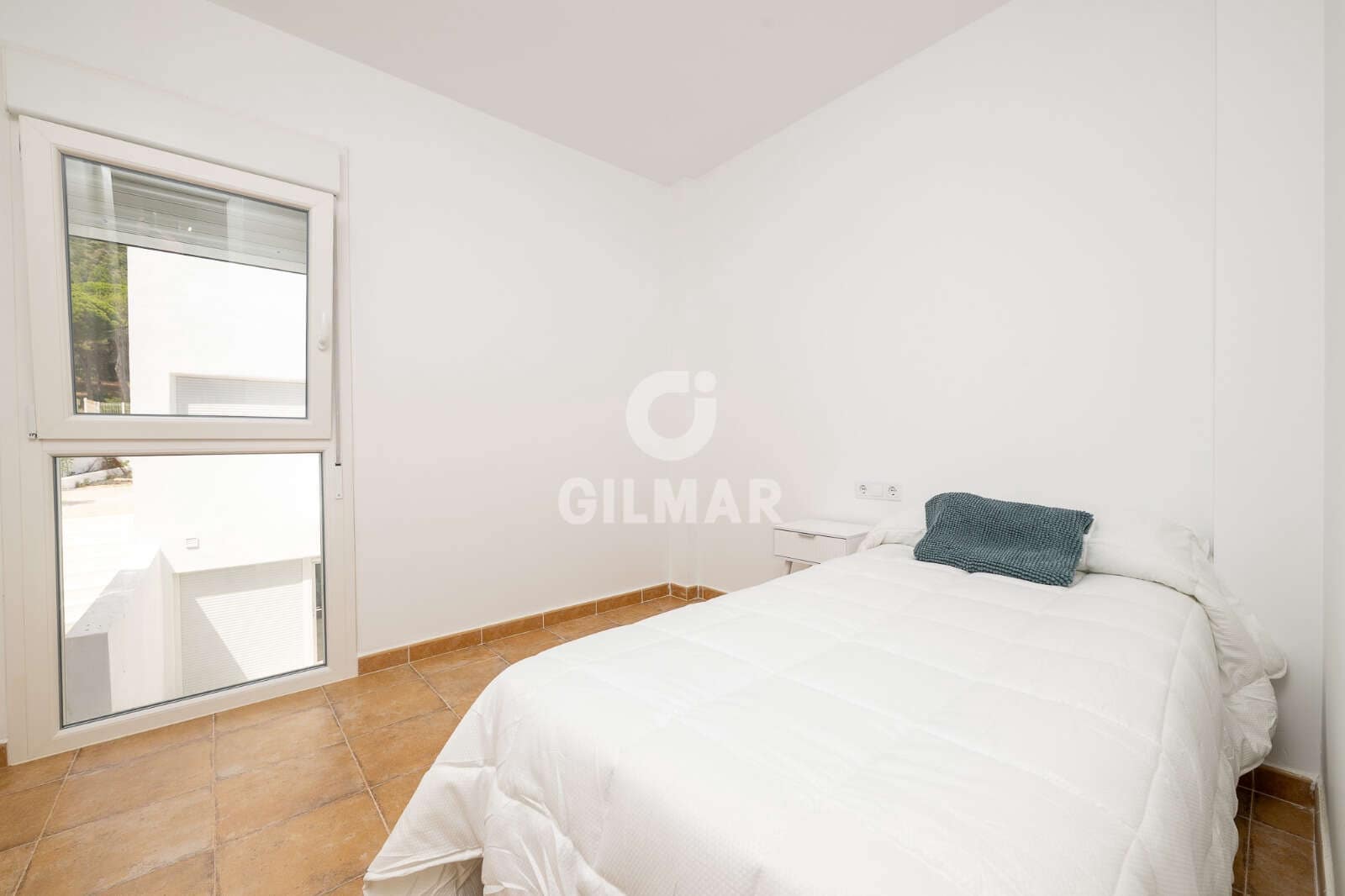 2 slaapkamer Flat te koop in Los Canos de Meca met zwembad garage - € 330.000 (Ref: 9935300)