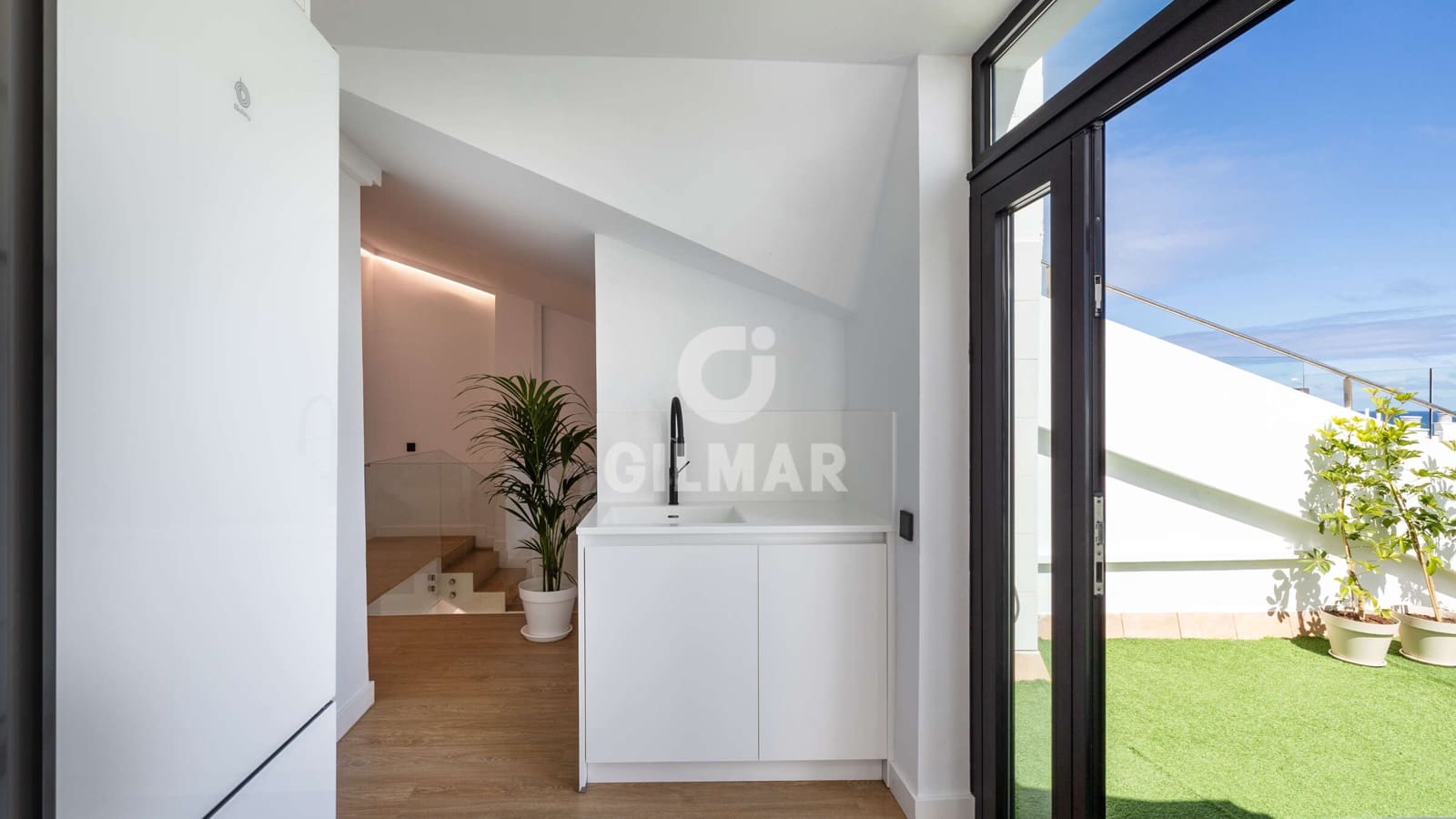 2 bedroom Penthouse for sale in Las Palmas de Gran Canaria - € 887,000 (Ref: 9936875)