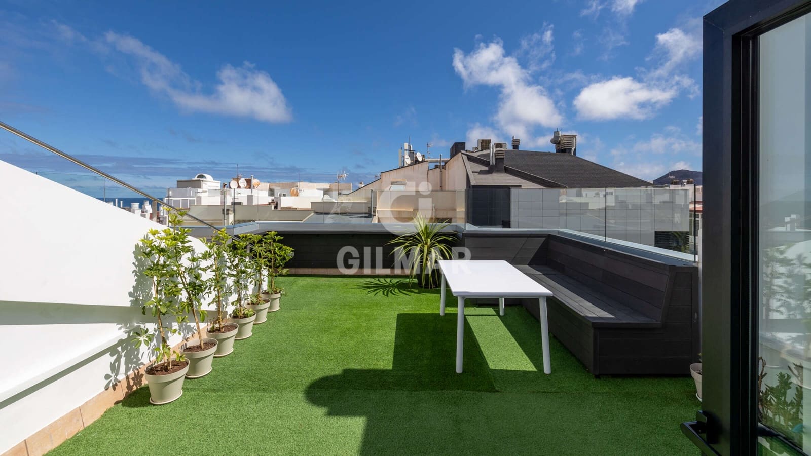 2 bedroom Penthouse for sale in Las Palmas de Gran Canaria - € 887,000 (Ref: 9936875)