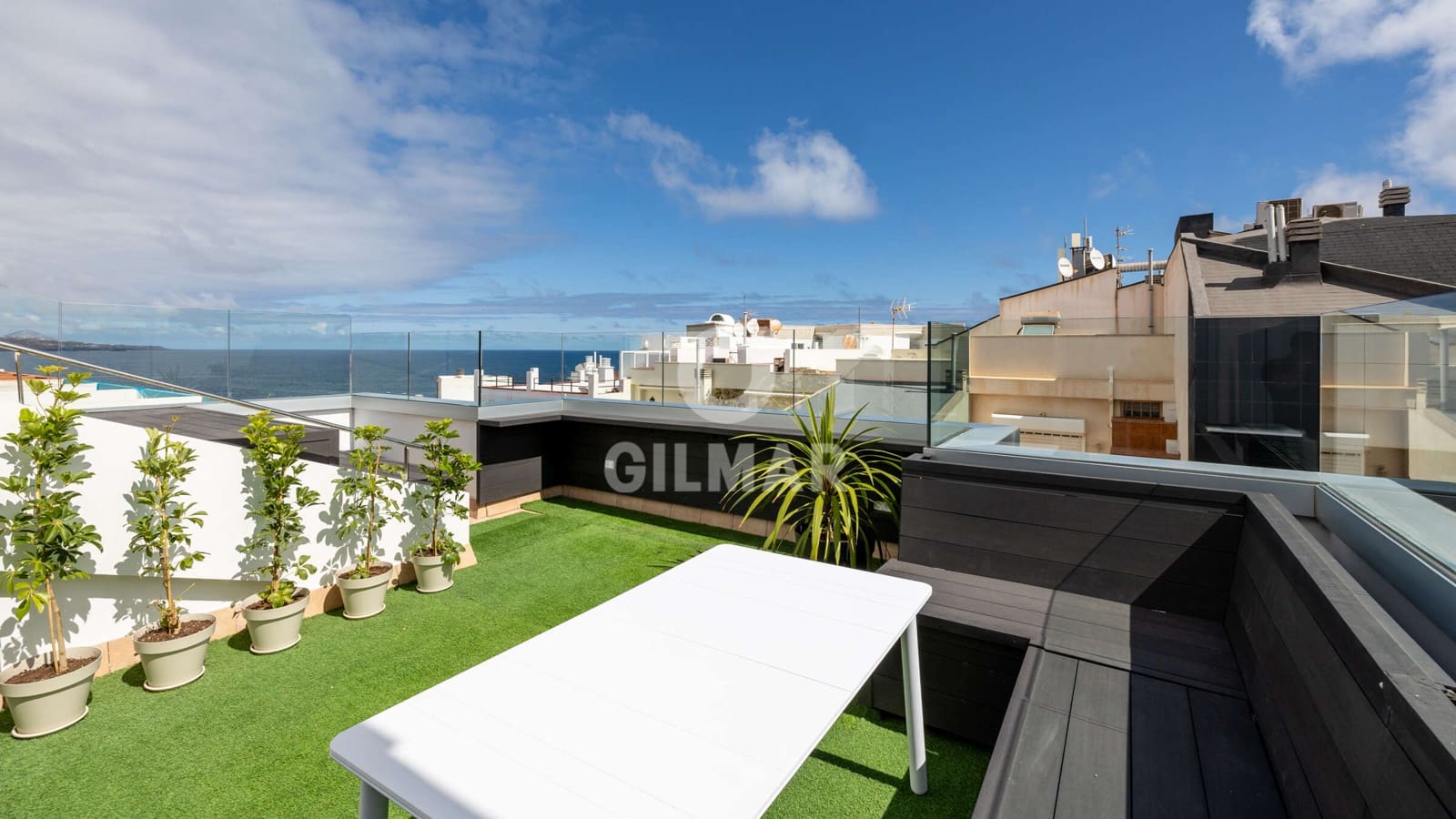 2 bedroom Penthouse for sale in Las Palmas de Gran Canaria - € 887,000 (Ref: 9936875)
