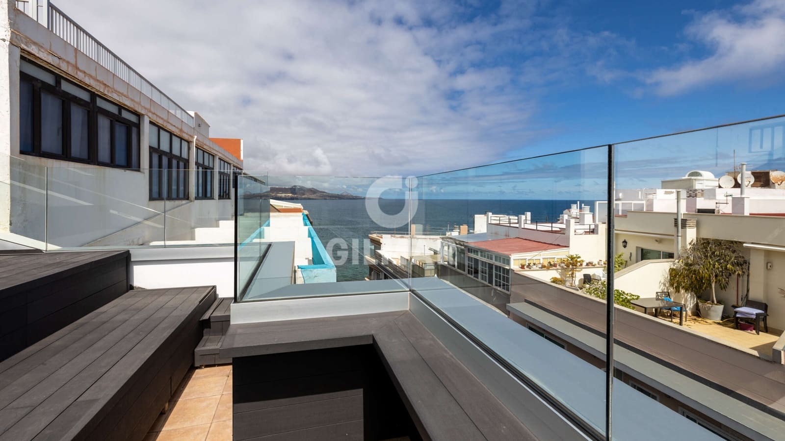 2 bedroom Penthouse for sale in Las Palmas de Gran Canaria - € 887,000 (Ref: 9936875)