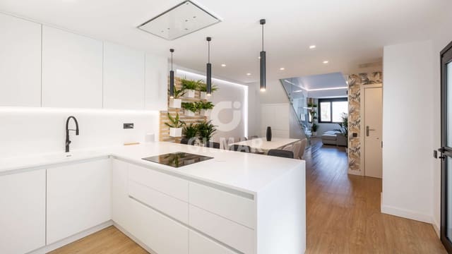 2 soveværelse Penthouse til salg i Las Palmas de Gran Canaria - € 887.000 (Ref: 9936875)