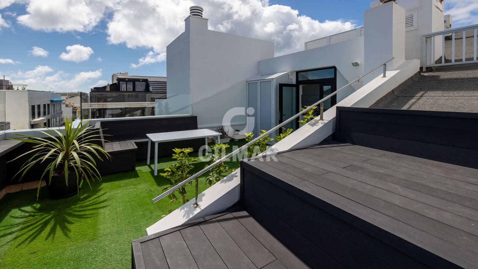 2 bedroom Penthouse for sale in Las Palmas de Gran Canaria - € 887,000 (Ref: 9936875)