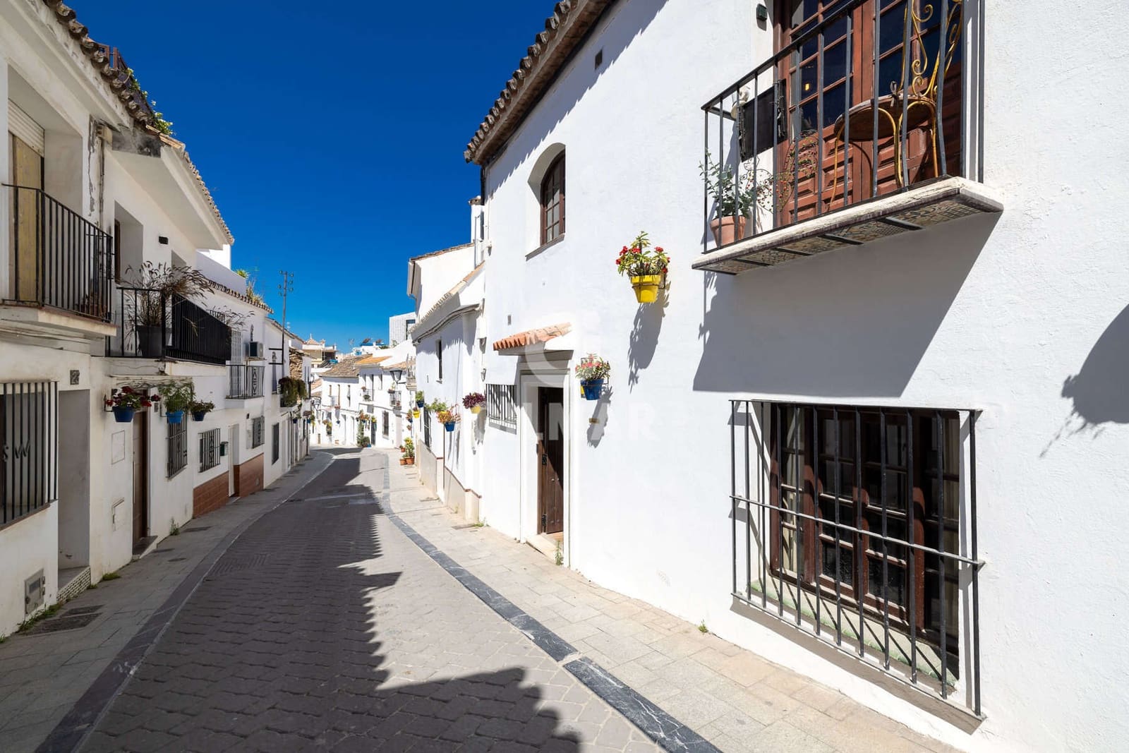 2 bedroom Semi-detached Villa for sale in Estepona - € 470,000 (Ref: 9937142)