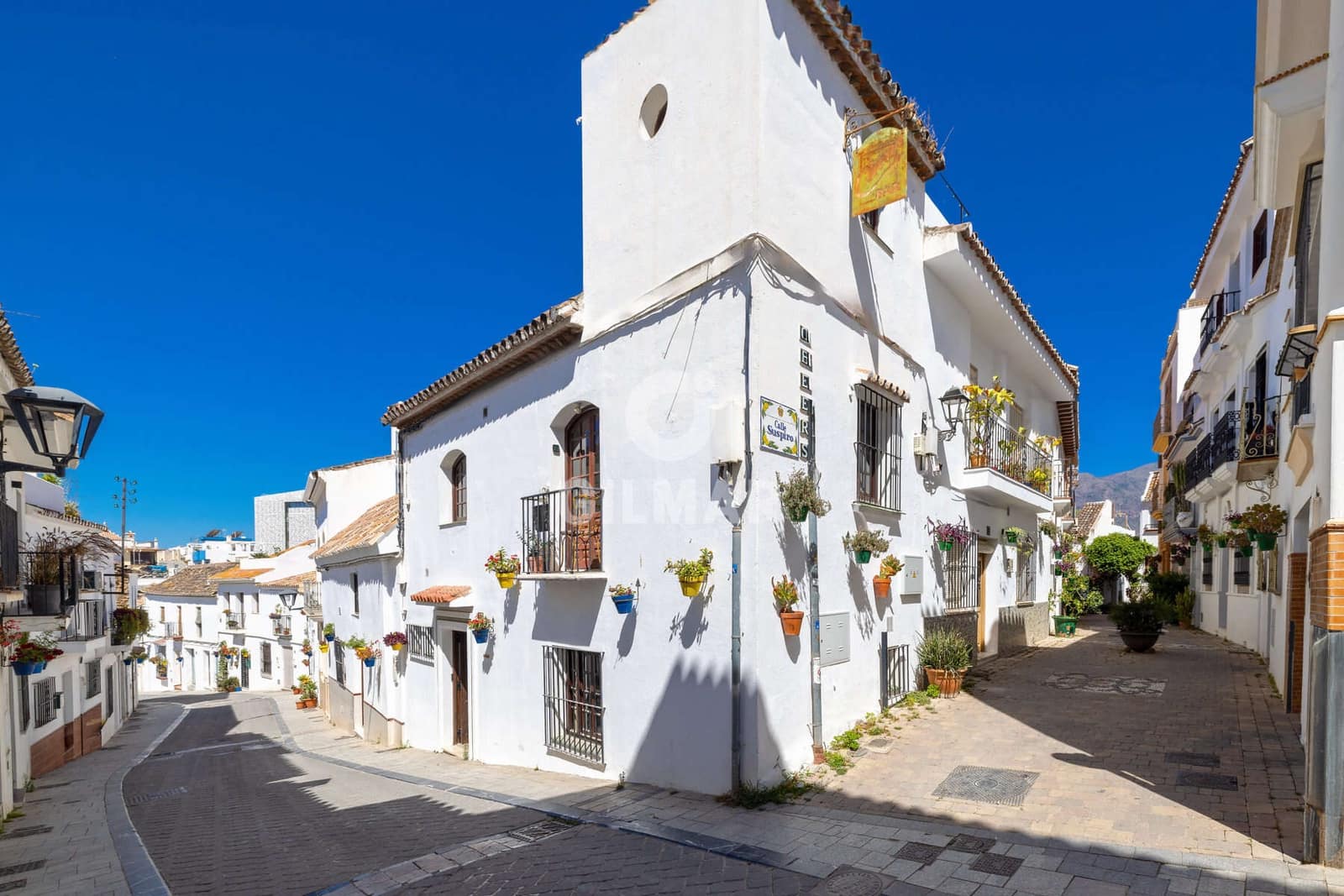 2 bedroom Semi-detached Villa for sale in Estepona - € 470,000 (Ref: 9937142)