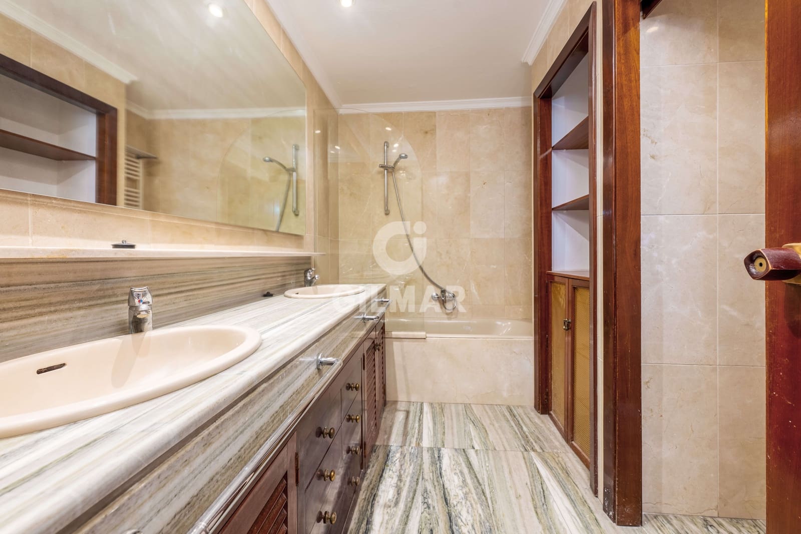 5 bedroom Flat for sale in Cadiz city with garage - € 850,000 (Ref: 9938724)