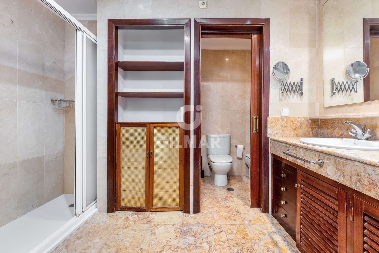 5 bedroom Flat for sale in Cadiz city with garage - € 850,000 (Ref: 9938724)