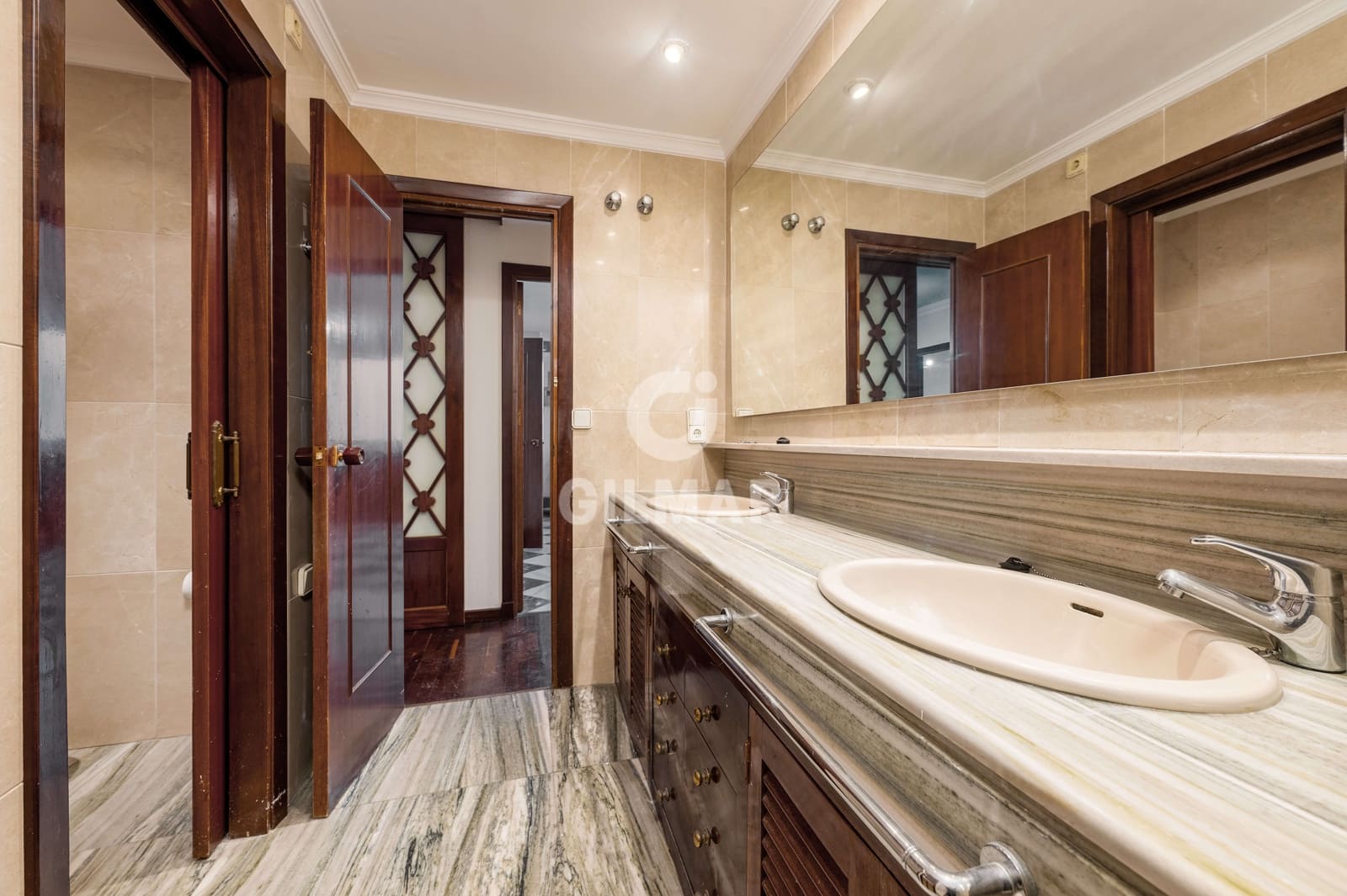 5 bedroom Flat for sale in Cadiz city with garage - € 850,000 (Ref: 9938724)