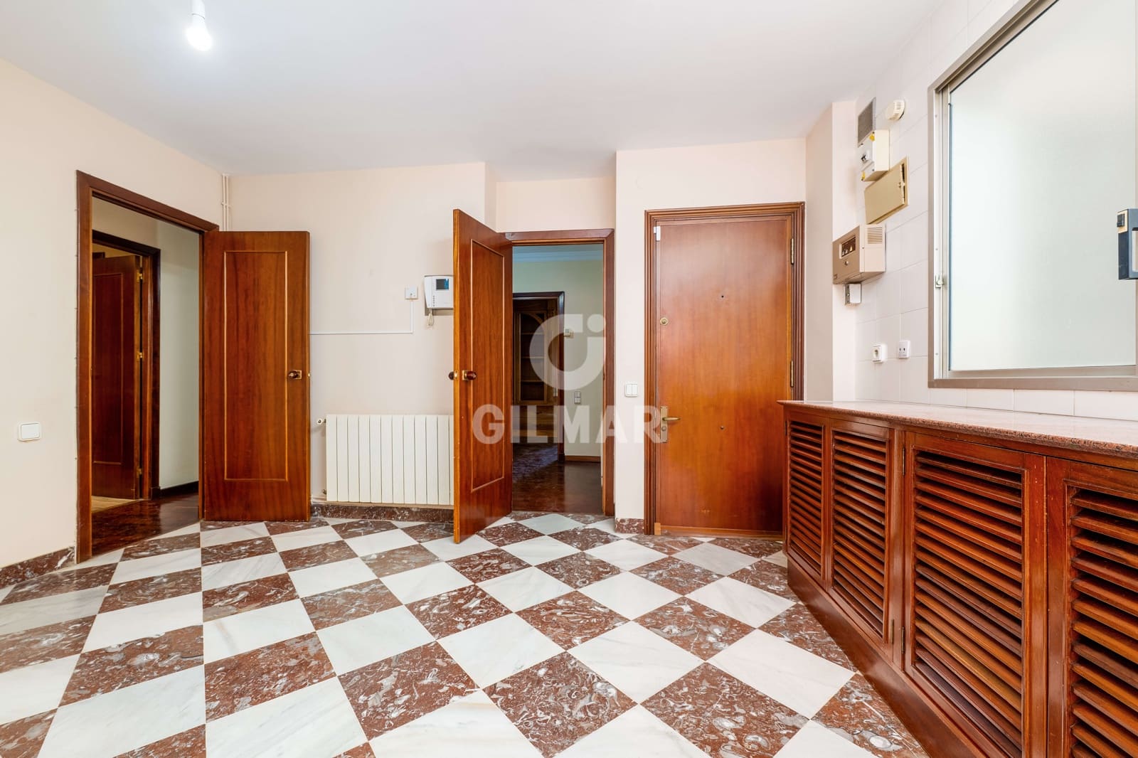 5 bedroom Flat for sale in Cadiz city with garage - € 850,000 (Ref: 9938724)