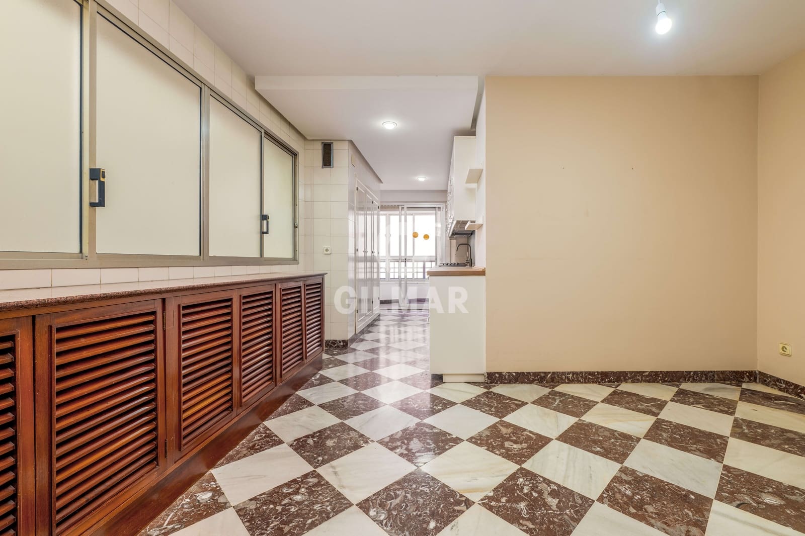 5 bedroom Flat for sale in Cadiz city with garage - € 850,000 (Ref: 9938724)