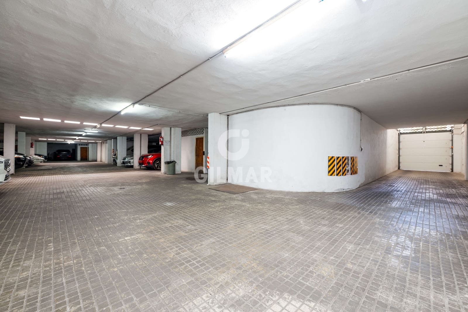 5 bedroom Flat for sale in Cadiz city with garage - € 850,000 (Ref: 9938724)
