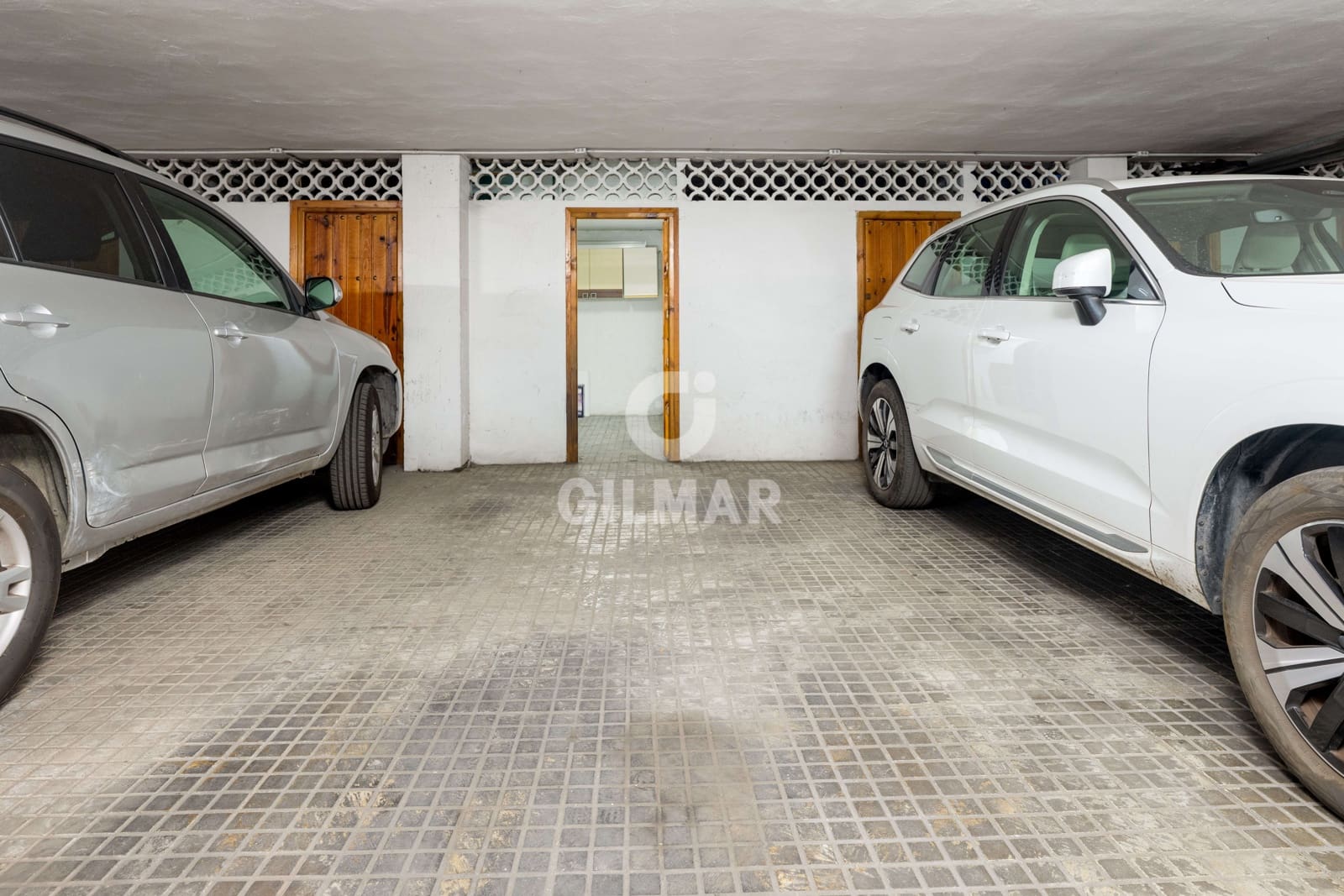 5 bedroom Flat for sale in Cadiz city with garage - € 850,000 (Ref: 9938724)