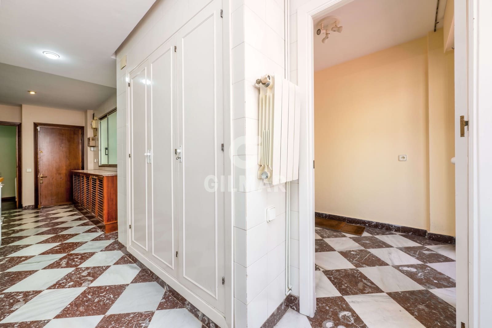 5 bedroom Flat for sale in Cadiz city with garage - € 850,000 (Ref: 9938724)